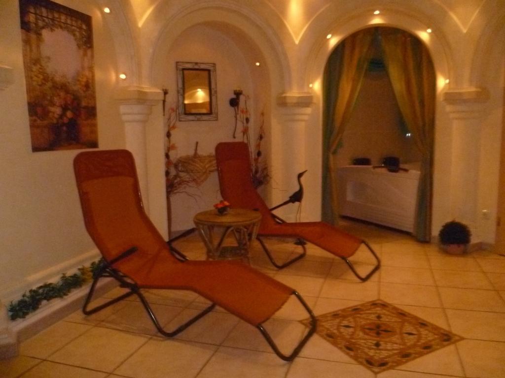 Pension-Elfi Maring-Noviand Exterior foto