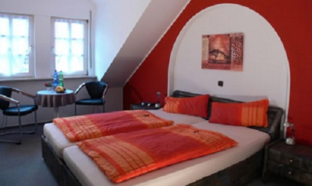 Pension-Elfi Maring-Noviand Habitación foto
